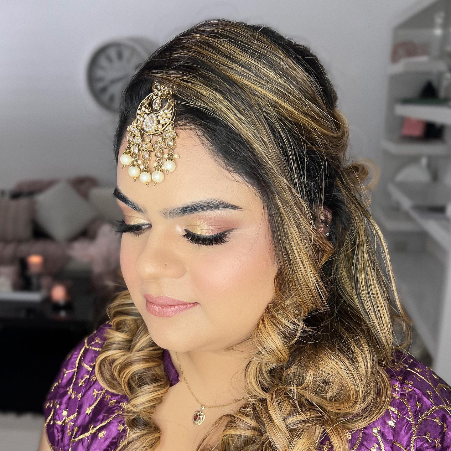 ✨D A R S H I K A✨

Had the pleasure of glamming @ika_darsh once again for her cousin’s wedding! It’s an absolute delight when your clients return to you over and over again - that trust means a lot! 💖

———————————————————————————
❗️Taking all 2022/2023 bridal and 2022 non-bridal bookings! Secure a booking for your next event via the link in my bio.
———————————————————————————
❗️1:1 Personal Makeup Lessons Now Available. Enquire via the website in bio for more information.
———————————————————————————
#makeupartistsydney  #sydneymakeupartist #sydneyhmua  #100wattskin #glowyskin #maccosmetics #guestmakeup #flawlessskin #glammakeup #indianwedding #weddingmakeup #indianbride #receptionbride #boldeyeshadow 
 #dewyskin #glameyemakeup #glameyes #ootd #gunmetalsmokeyeye #photoshoot #instafashion #smokeyeye #makeup #statementeyemakeup #sydneymakeupartists #indianmakeupartist #partymakeup #glam #fullglam
